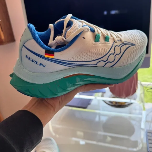 RARE! NIB Women's Saucony Speed 4 Berlin Marathon Special Edition, Size 9 - Picture 8 of 13